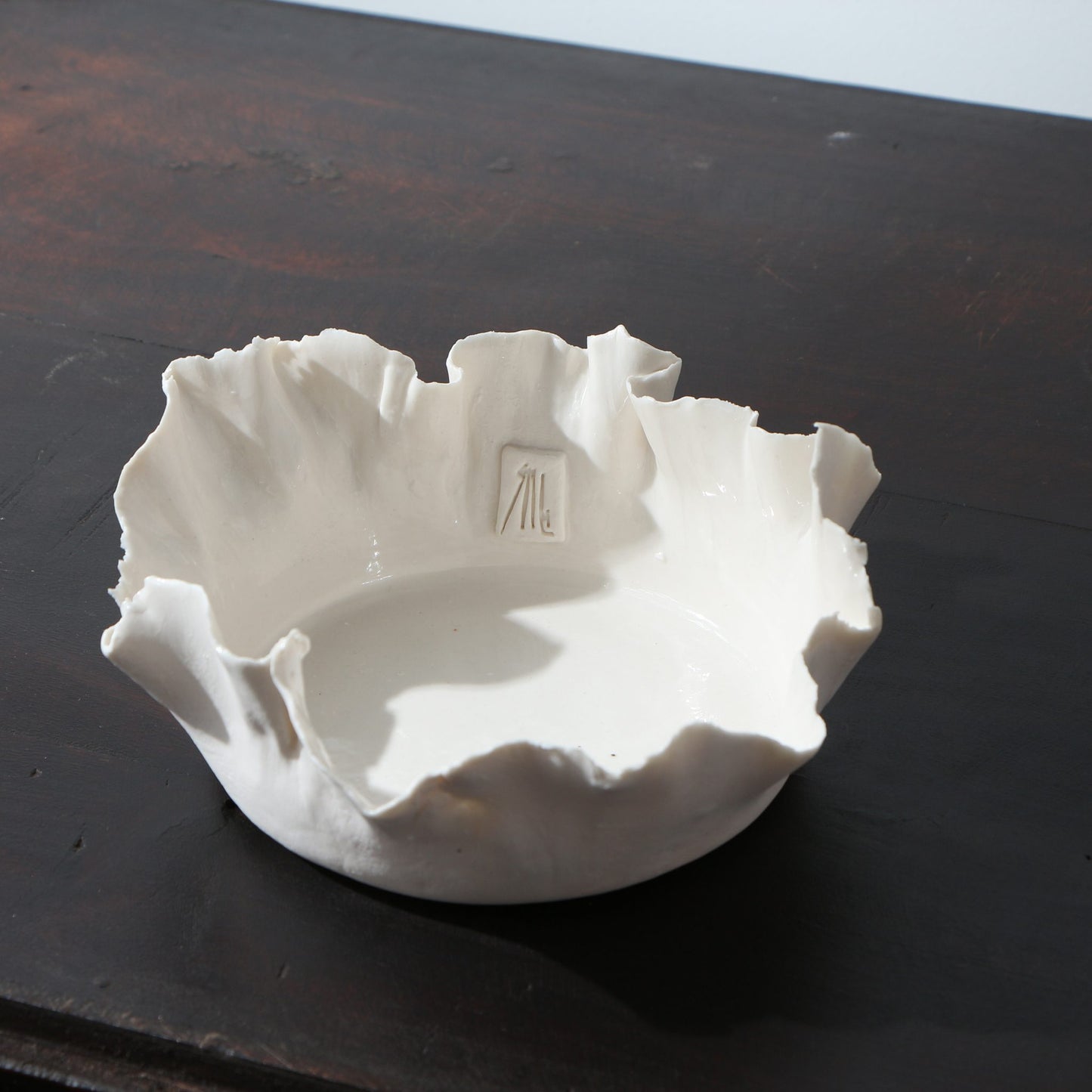 Coupe en porcelaine déchirée
