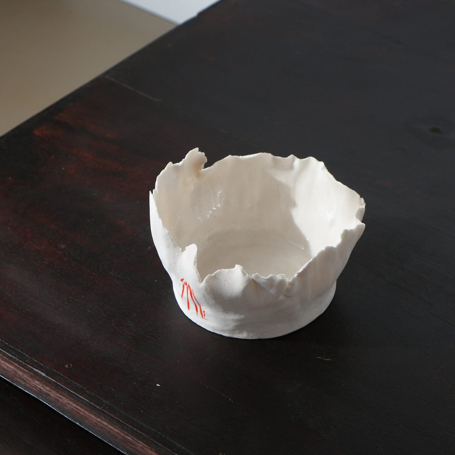 Petit pot porcelaine déchirée signature orange