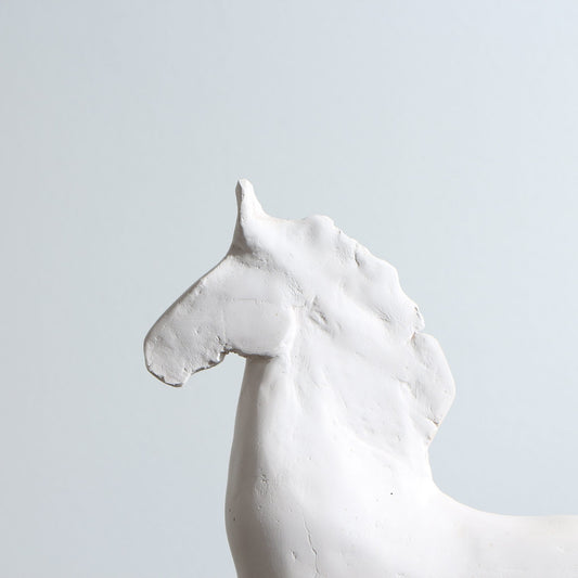 Sculpture de cheval en porcelaine