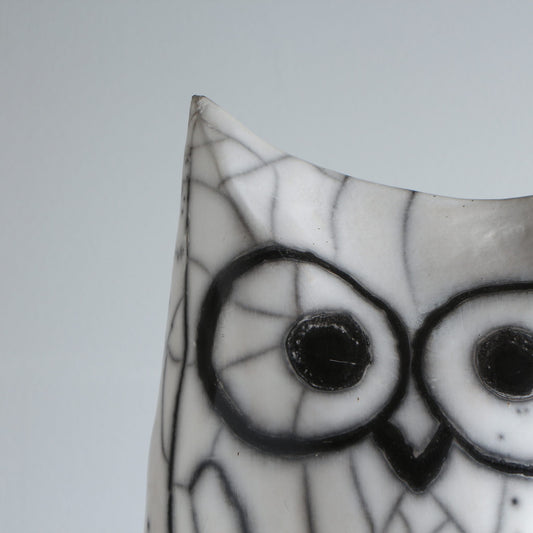 Sculpture de hibou en céramique raku