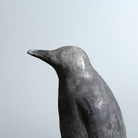 Sculpture de manchot en céramique – terre noire