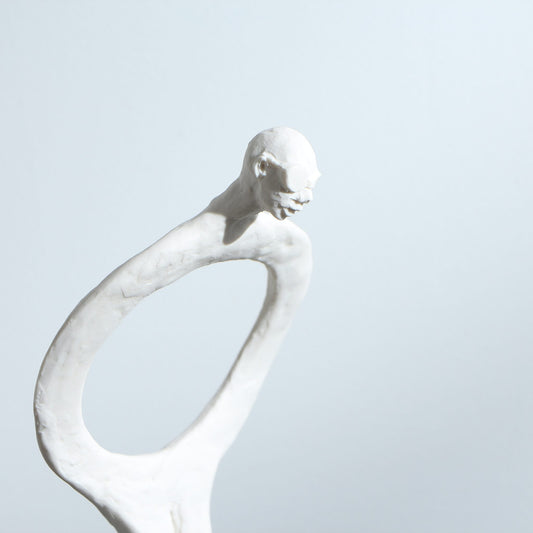Sculpture Boya Boy en porcelaine – La Révérence