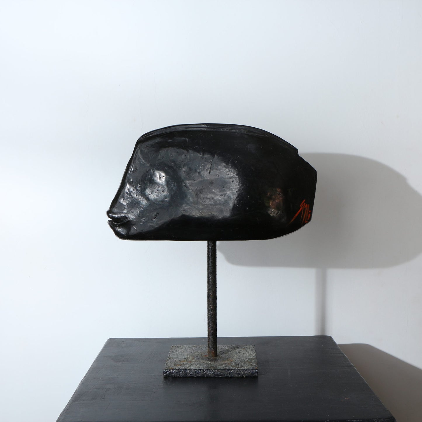 Sculpture poisson raku nu noir profond