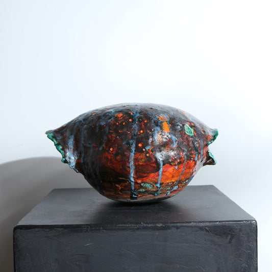 Sculpture de poisson rond en céramique multicolore
