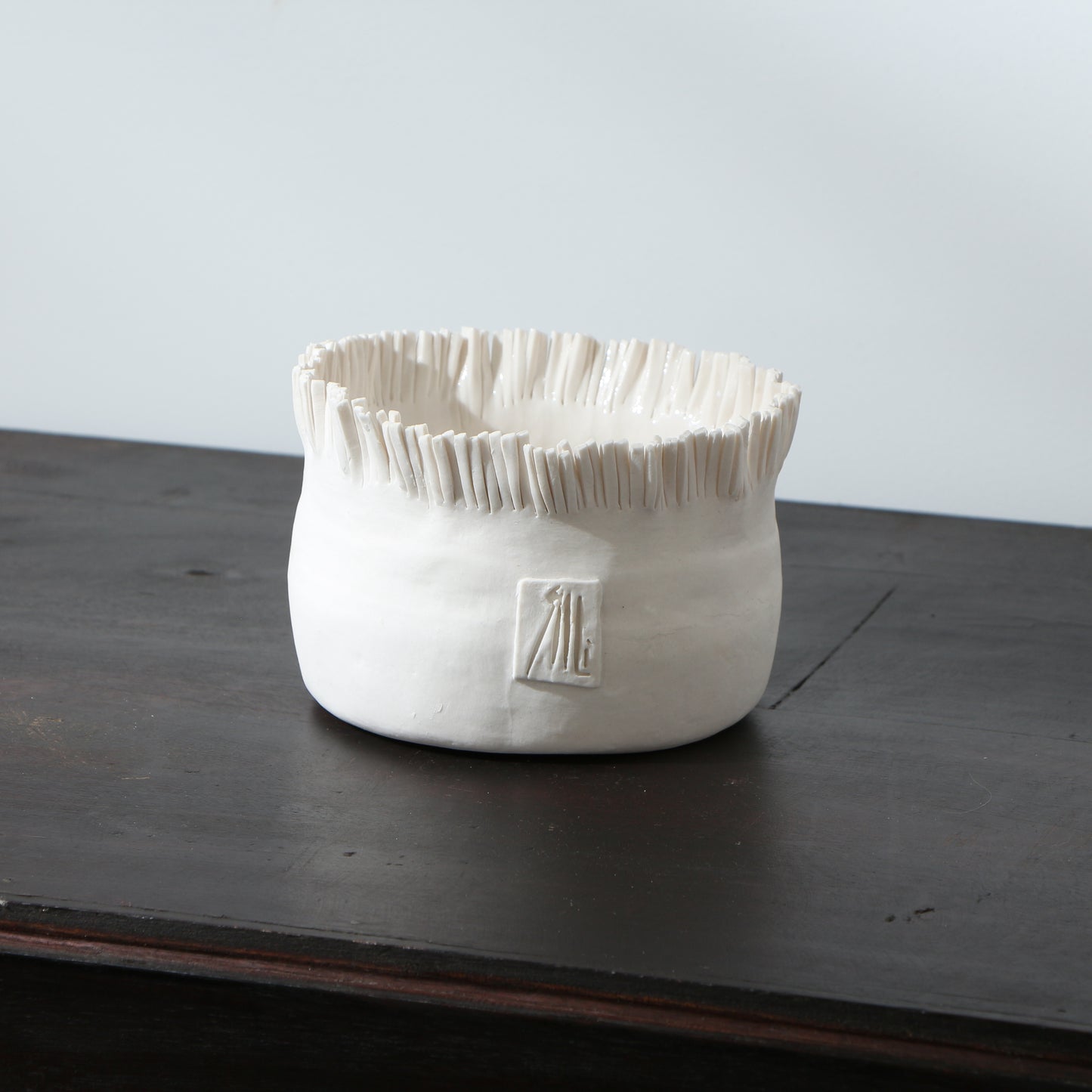 Pot frangé en porcelaine