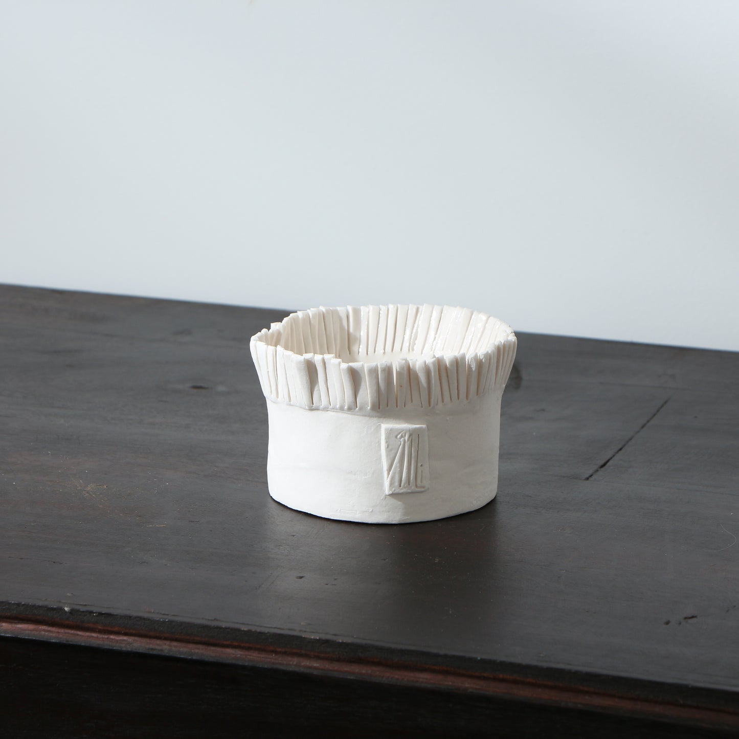 Pot frangé en porcelaine