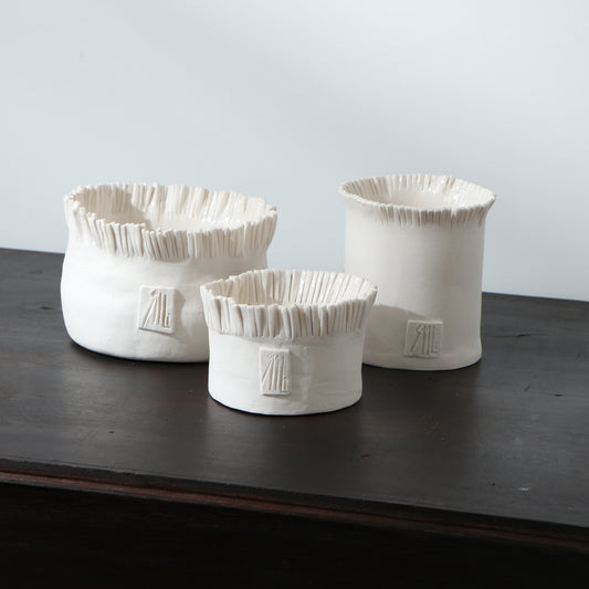 Pot frangé en porcelaine