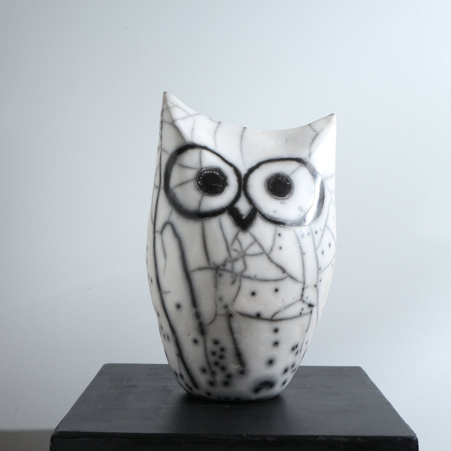 Sculpture de hibou en céramique raku