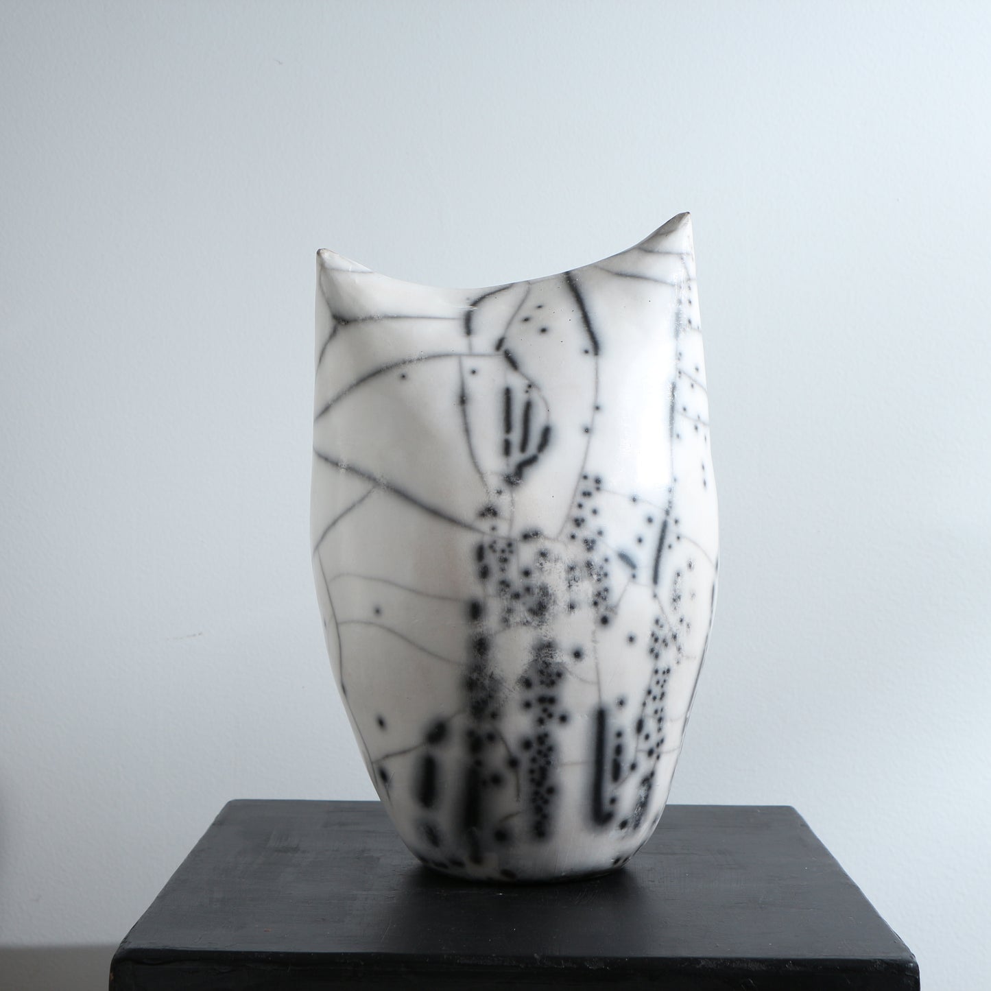 Sculpture de hibou en céramique raku