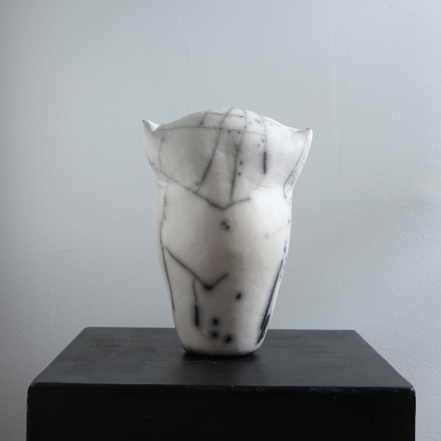 Sculpture de hibou en céramique raku