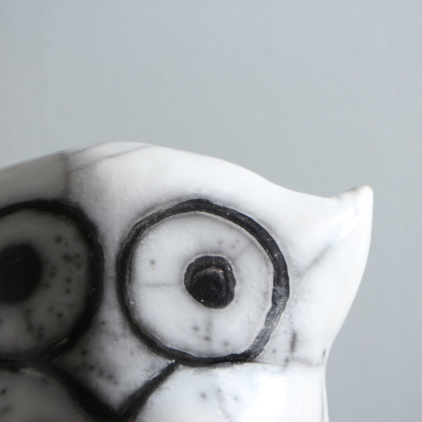 Sculpture de hibou en céramique raku