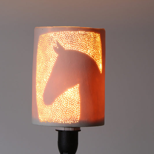 Abat-jour en porcelaine perforée – Tête de cheval