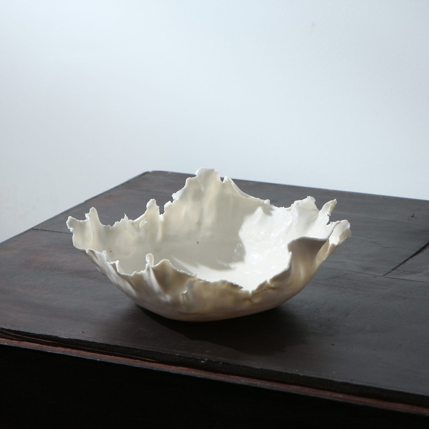 Coupe en porcelaine déchirée