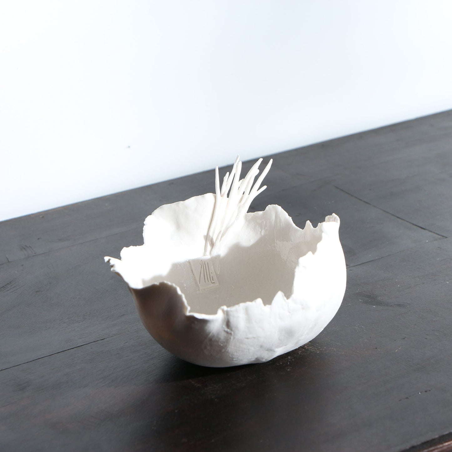 Coupe en porcelaine déchirée