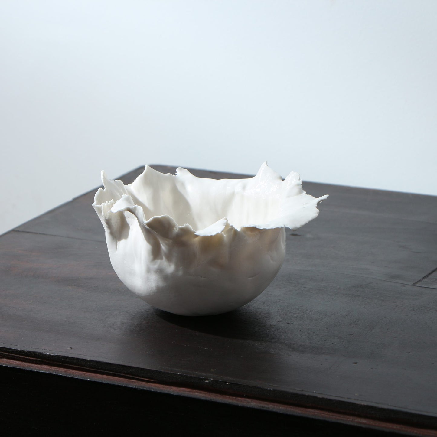 Coupe en porcelaine déchirée