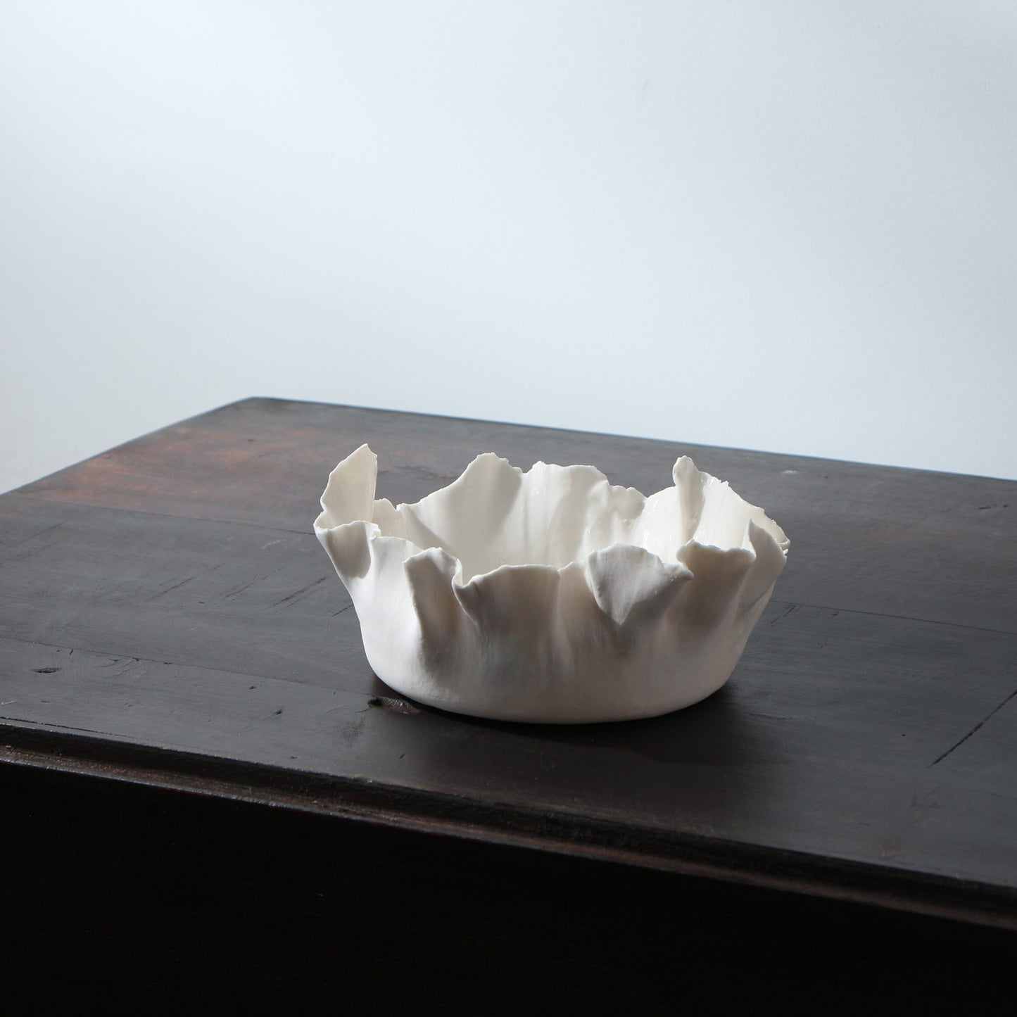Coupe en porcelaine déchirée