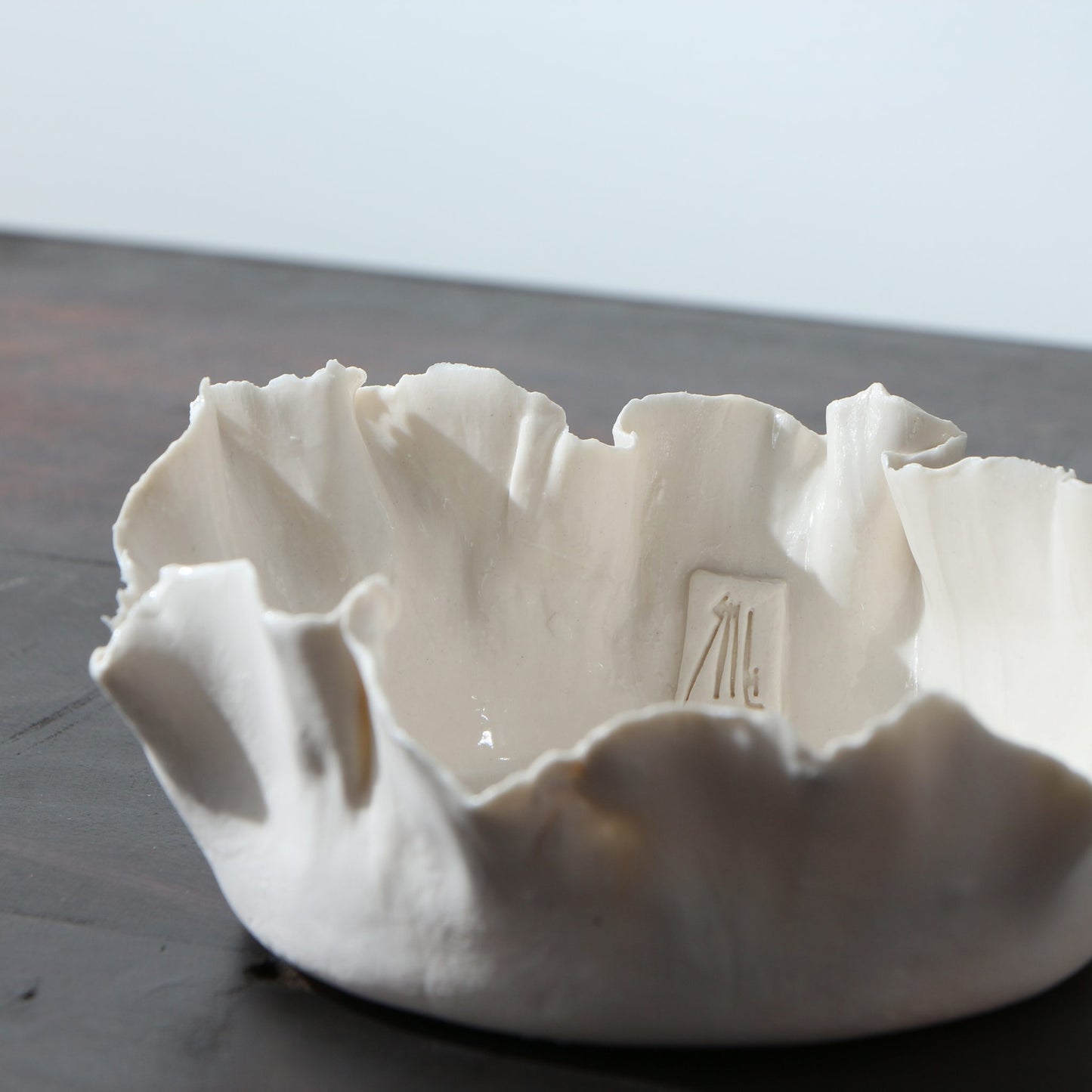 Coupe en porcelaine déchirée