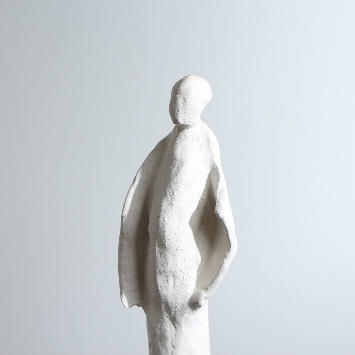 Sculpture d'ange en grès – Ailes sculptées