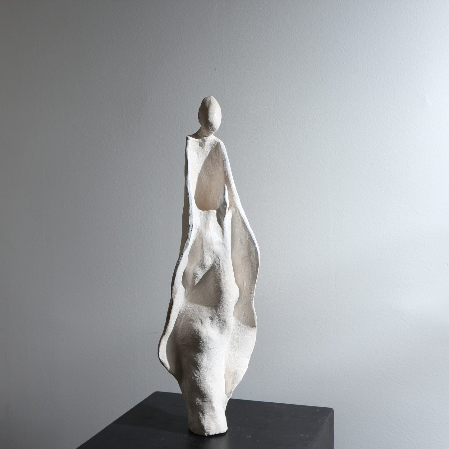 Sculpture d'ange en céramique – Mains jointes