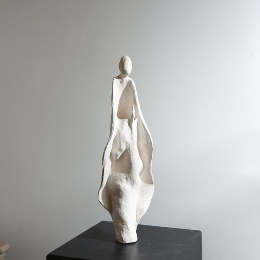 Sculpture d'ange en céramique – Mains jointes