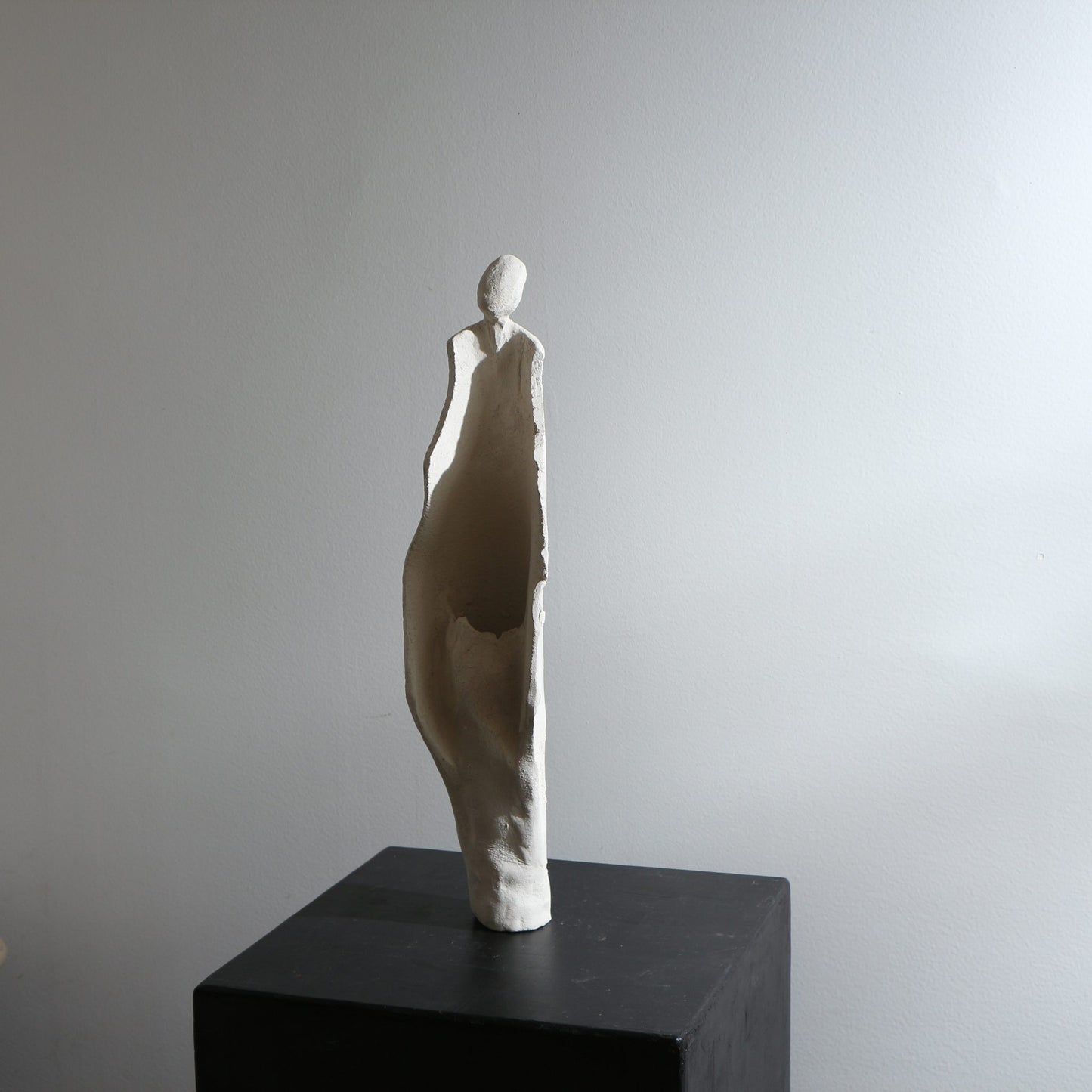Sculpture d'ange en céramique – Corps ajouré