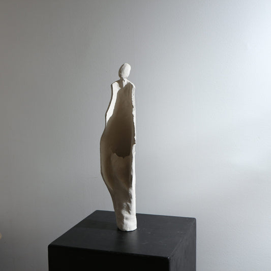 Sculpture d'ange en céramique – Corps ajouré