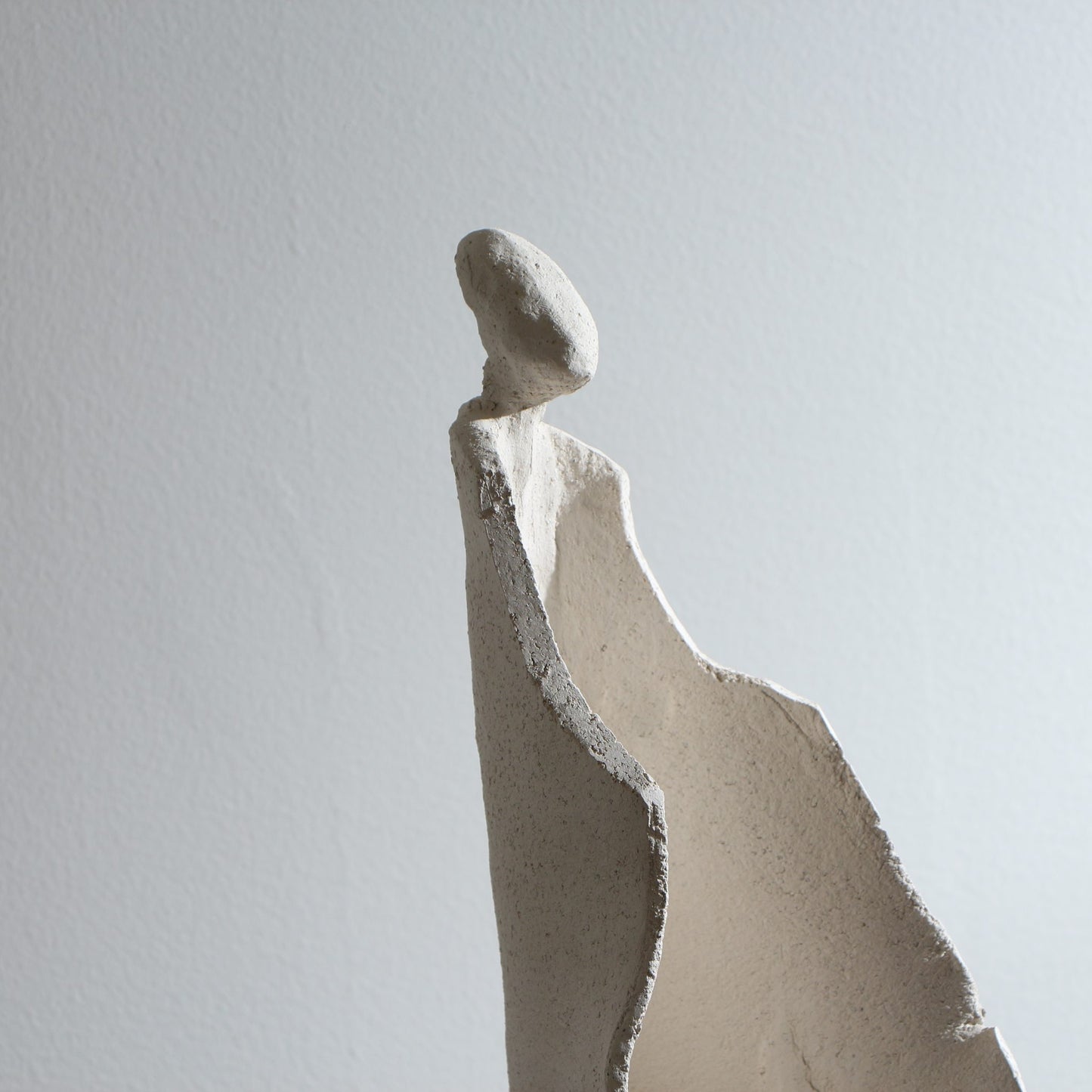 Sculpture d'ange en céramique – Corps ajouré