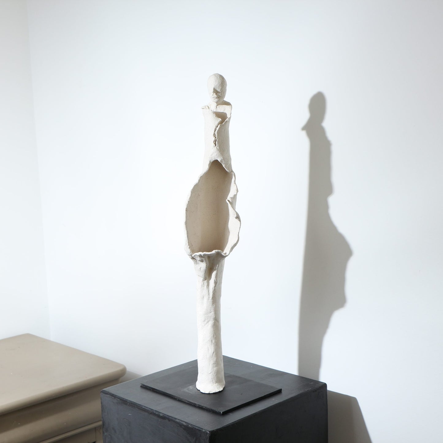 Sculpture d'ange en céramique – Ajouré ouvert et volanté