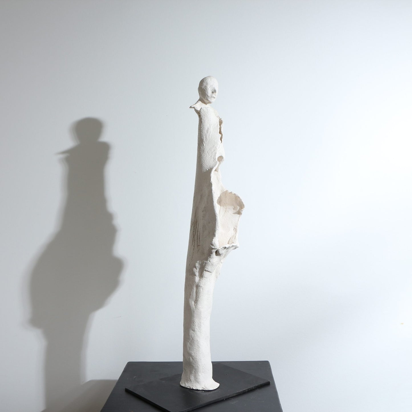 Sculpture d'ange en céramique – Ajouré ouvert et volanté