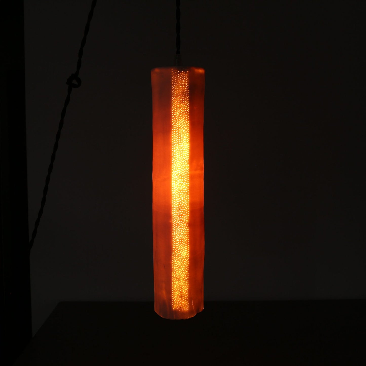 Suspension en porcelaine – Grande ligne perforée