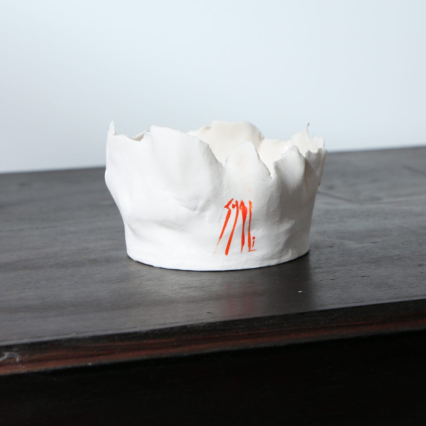 Petit pot porcelaine déchirée signature orange