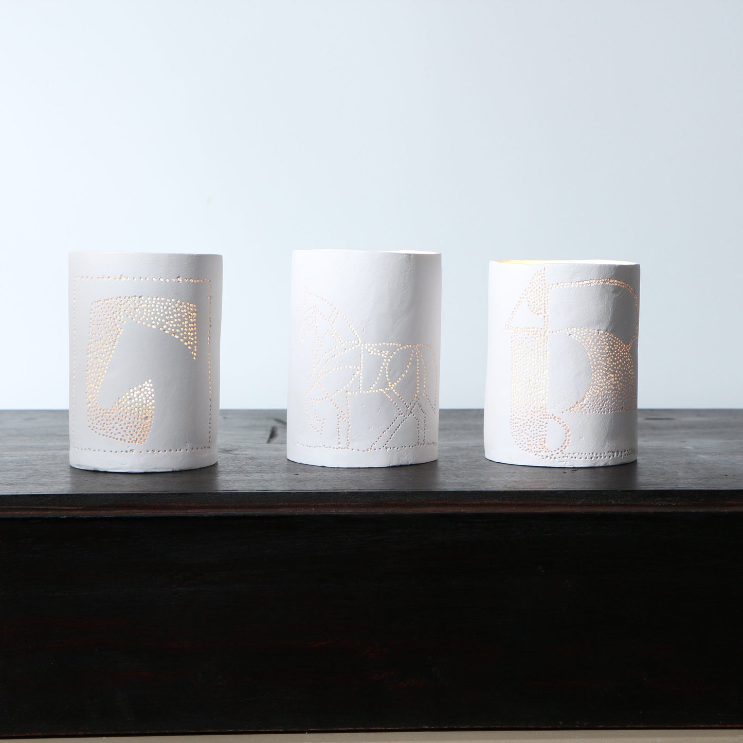 Photophore en porcelaine perforé – Motifs Équestre