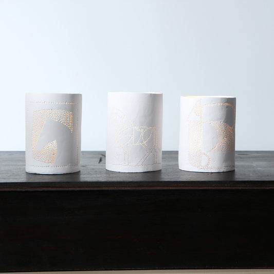 Photophore en porcelaine perforé – Motifs Équestre