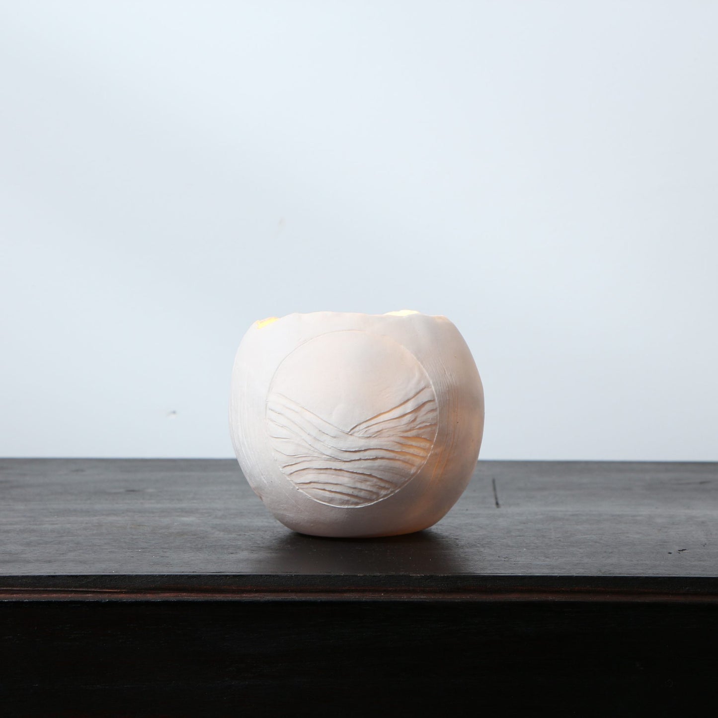 Photophore en porcelaine Globulus – Décor "Vagues"
