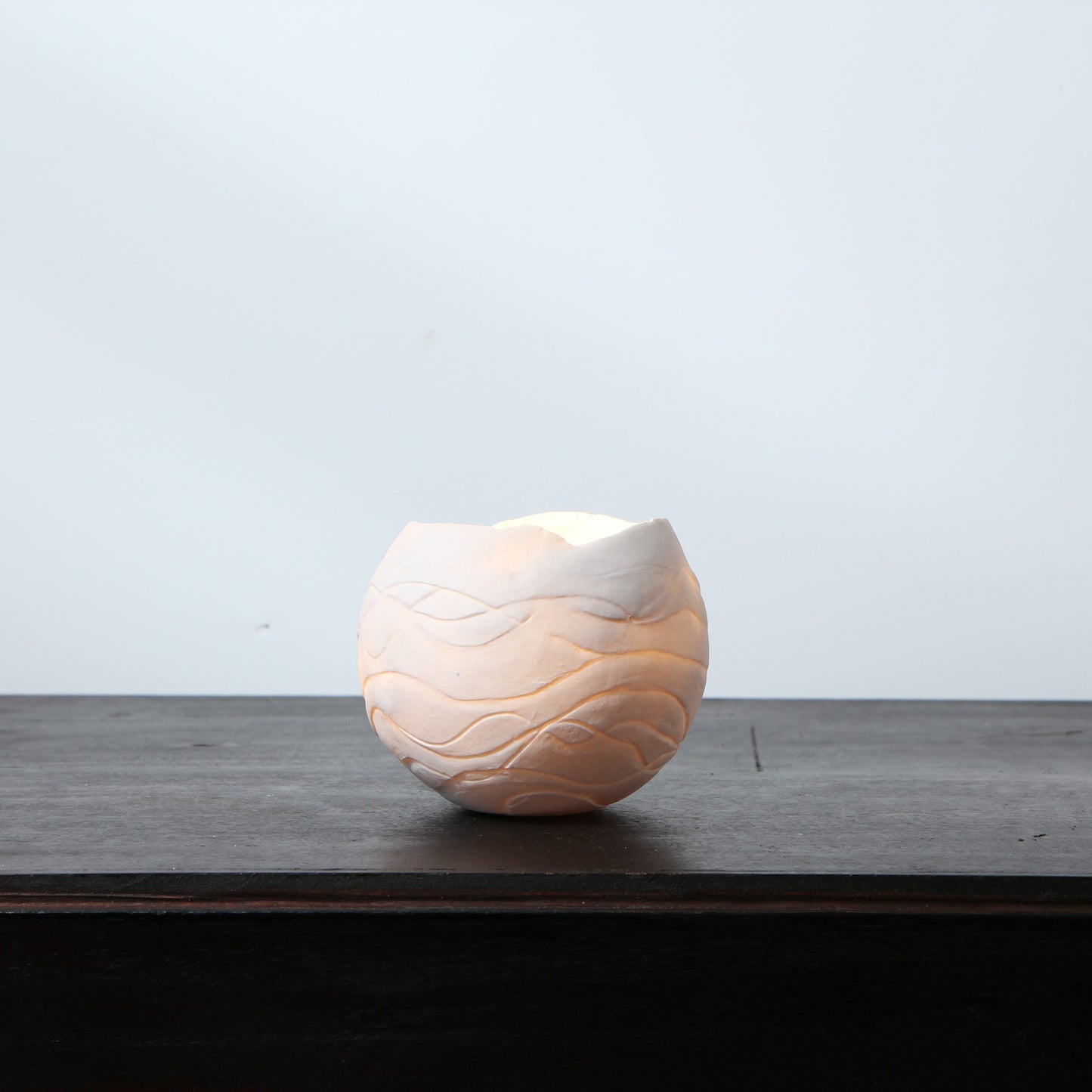 Photophore en porcelaine Globulus – Décor "Vagues"