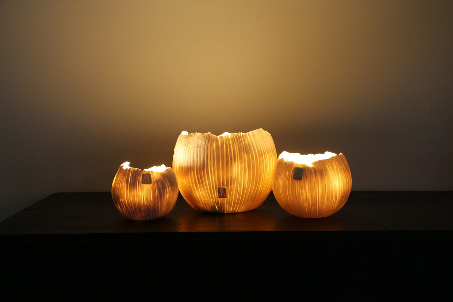 Photophore en porcelaine Globulus – Stries verticales