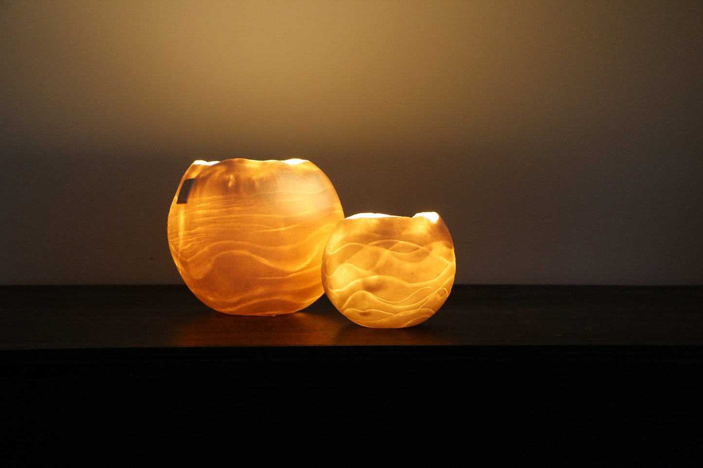 Photophore en porcelaine Globulus – Décor "Vagues"