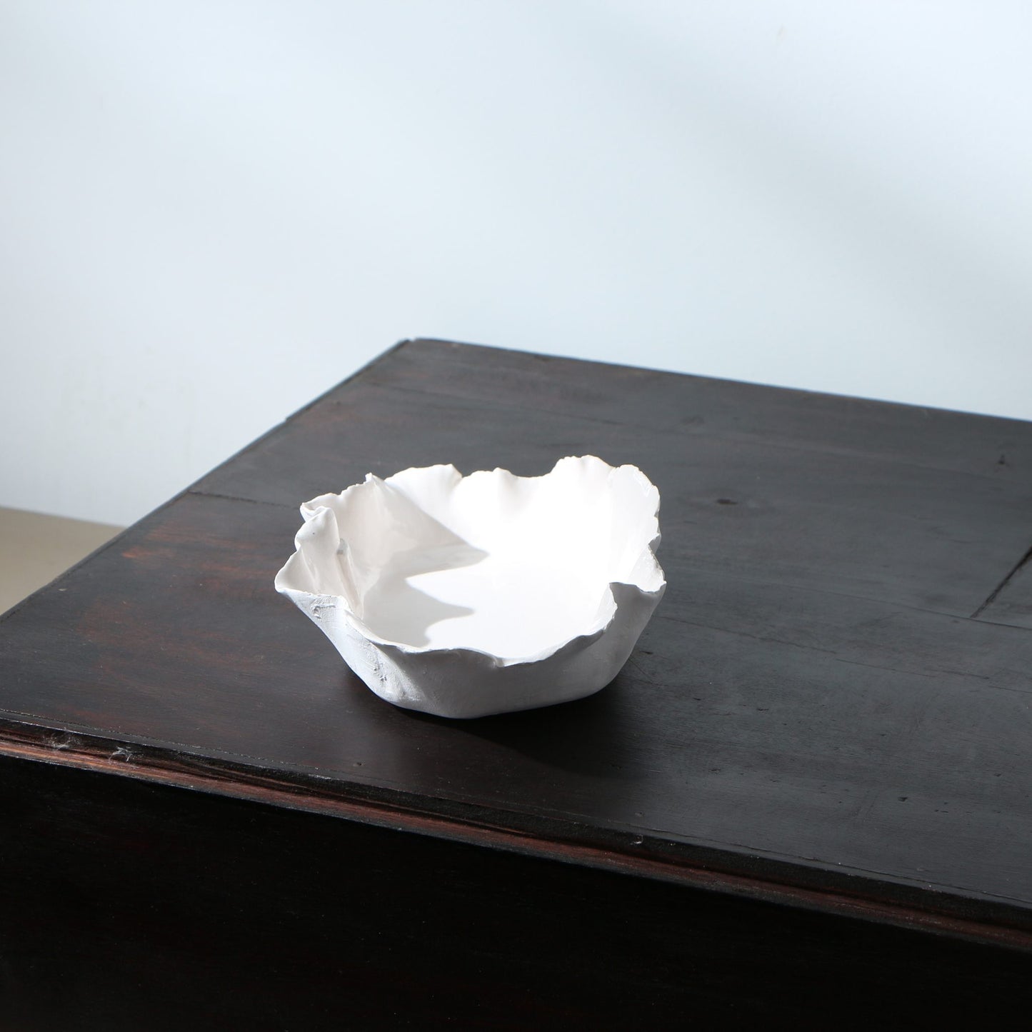 Plat ovale porcelaine volantée déchirée