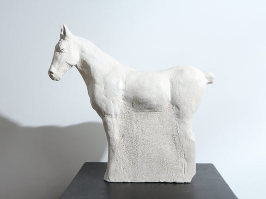 Sculpture de cheval en grès