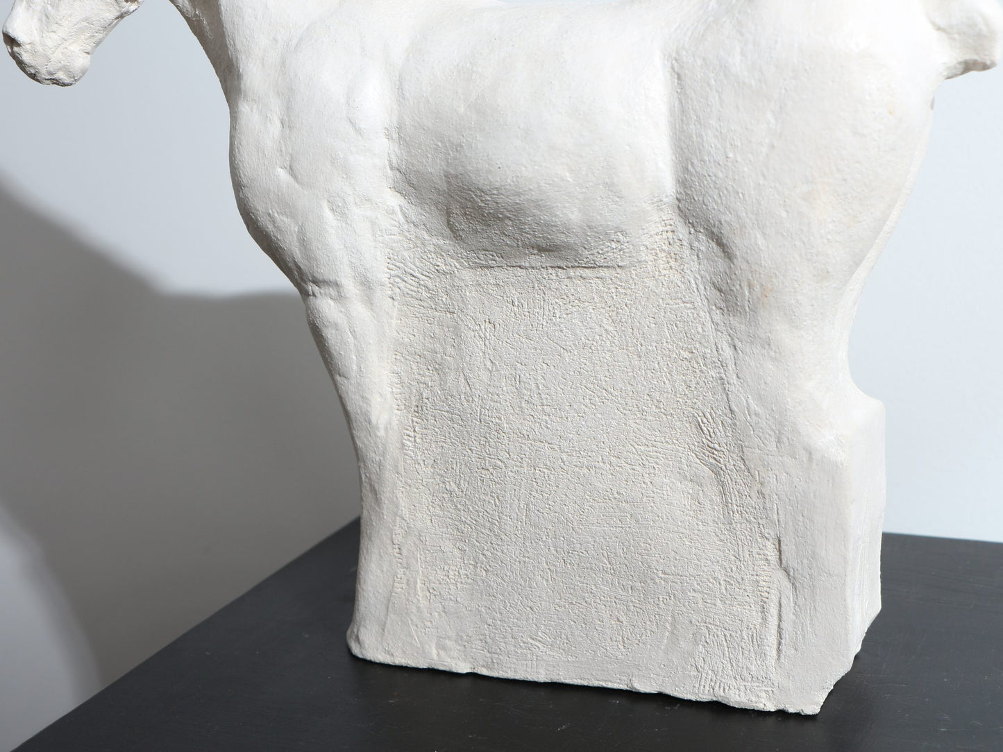 Sculpture de cheval en grès