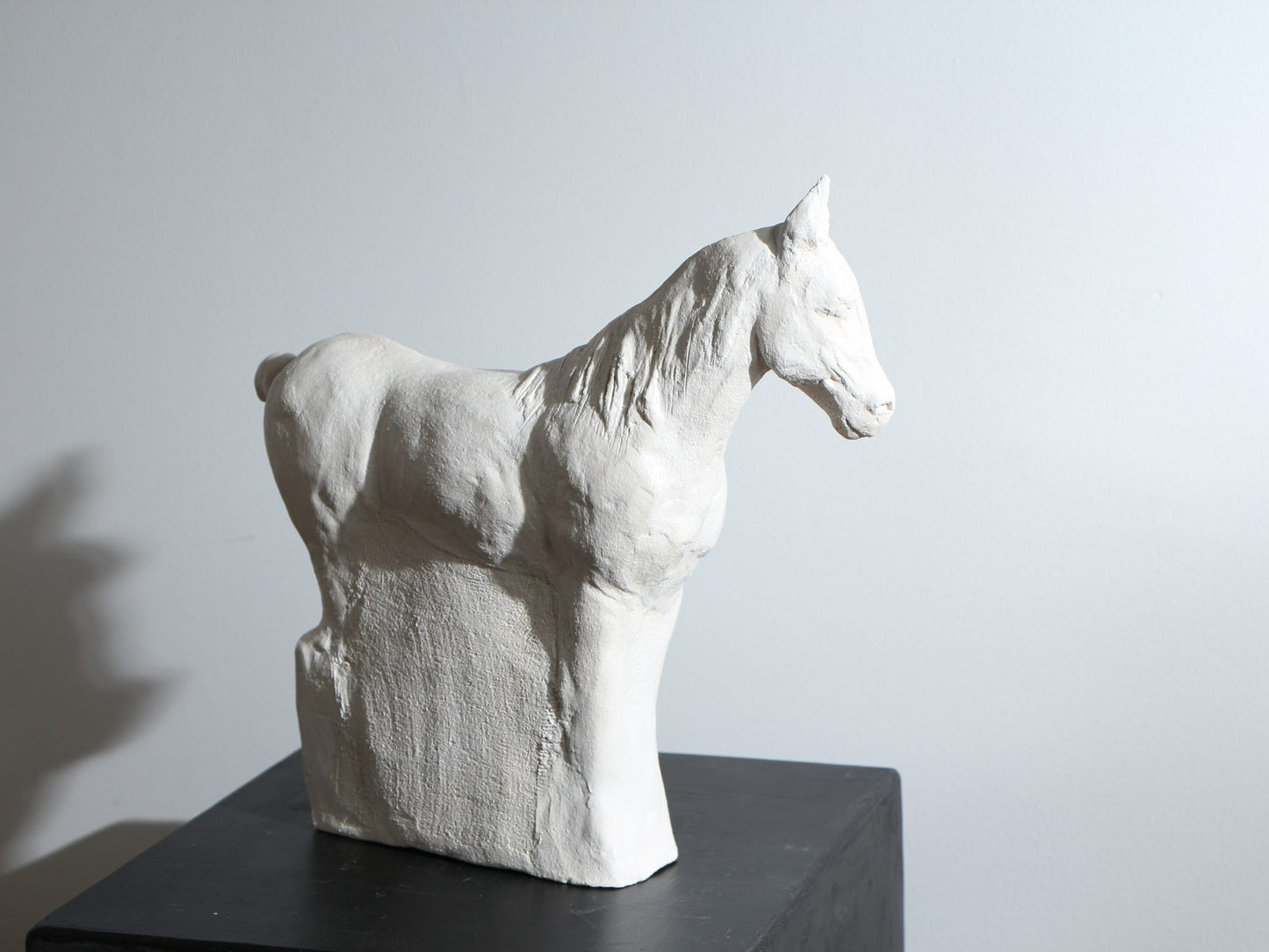 Sculpture de cheval en grès