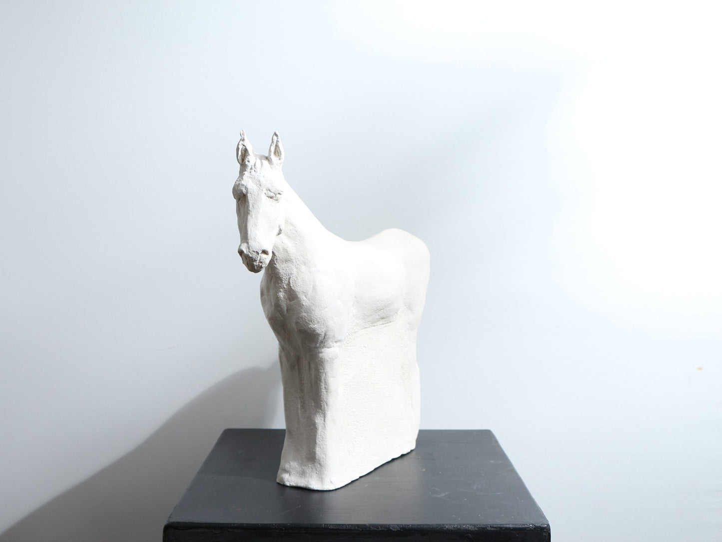 Sculpture de cheval en grès