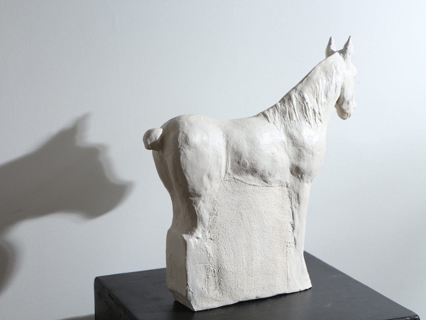 Sculpture de cheval en grès
