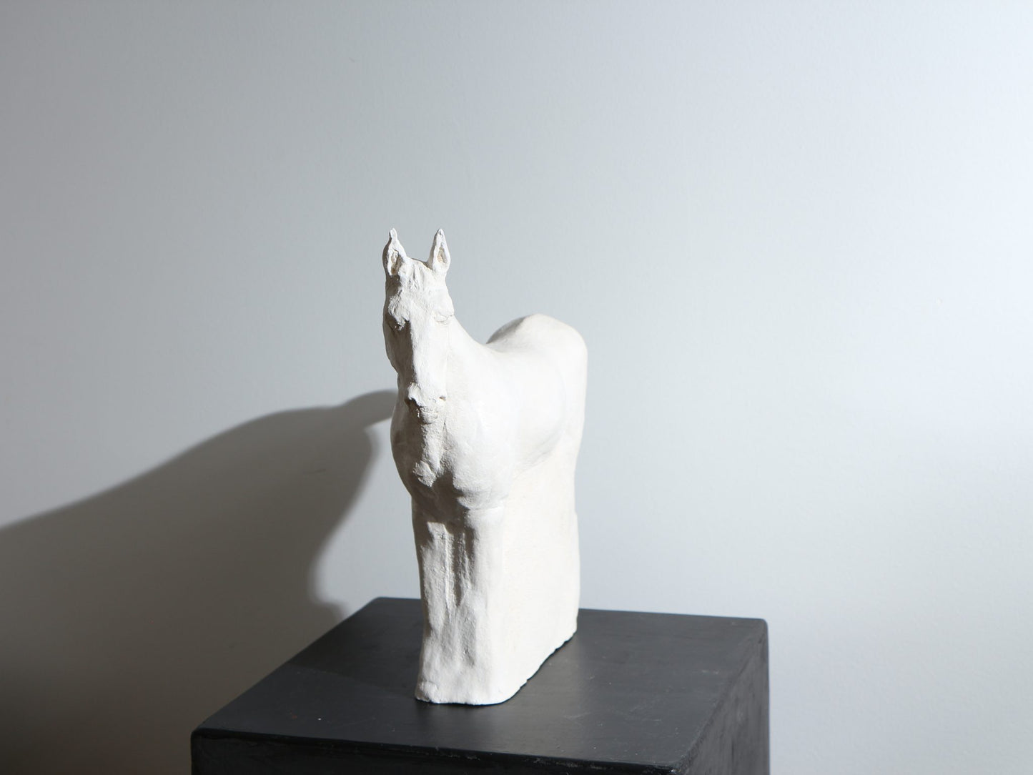 Sculpture de cheval en grès