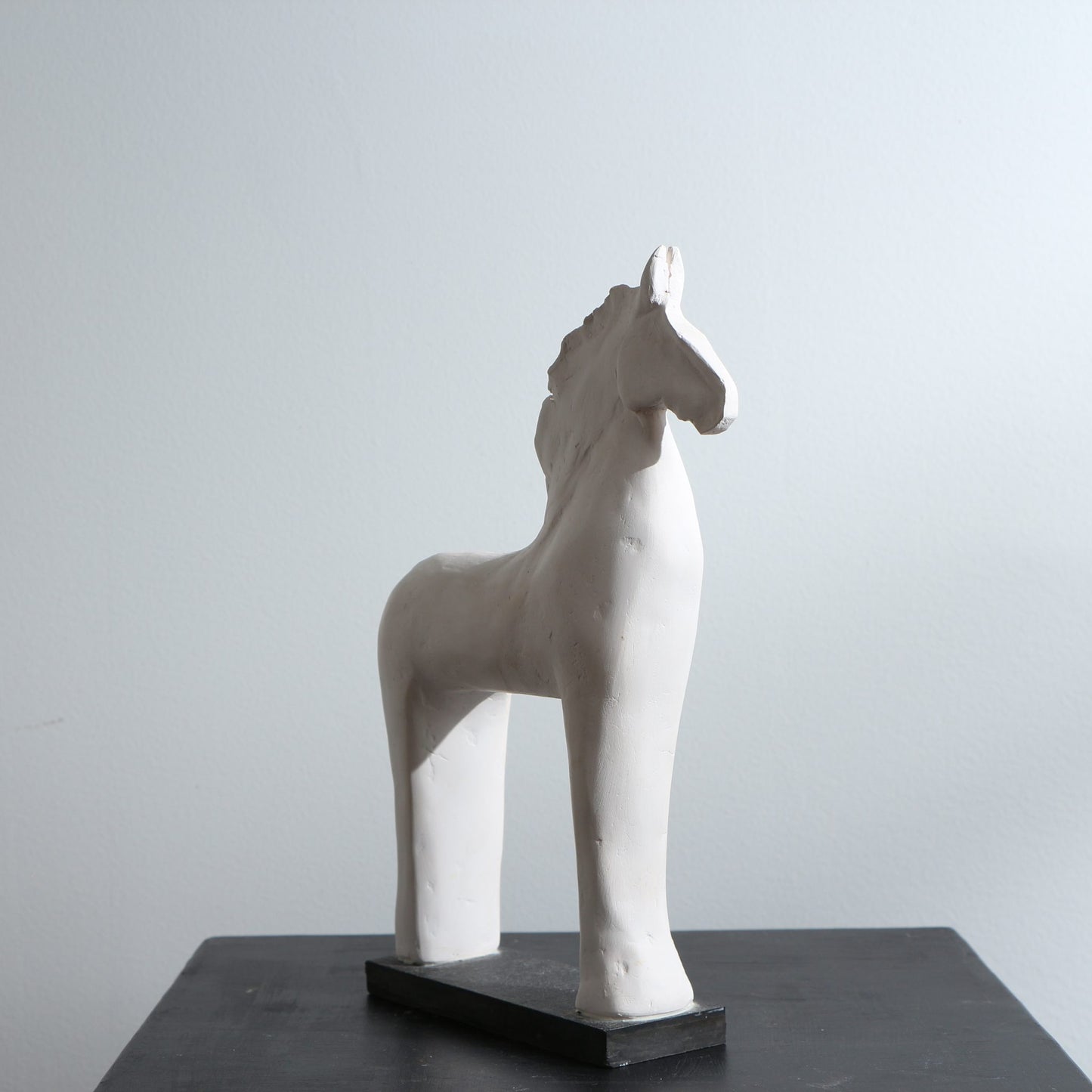 Sculpture de cheval en porcelaine