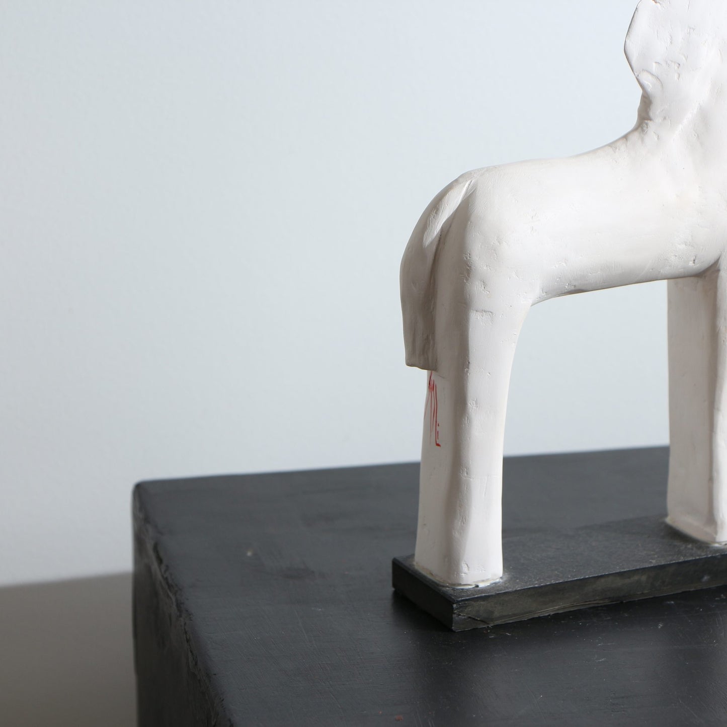 Sculpture de cheval en porcelaine