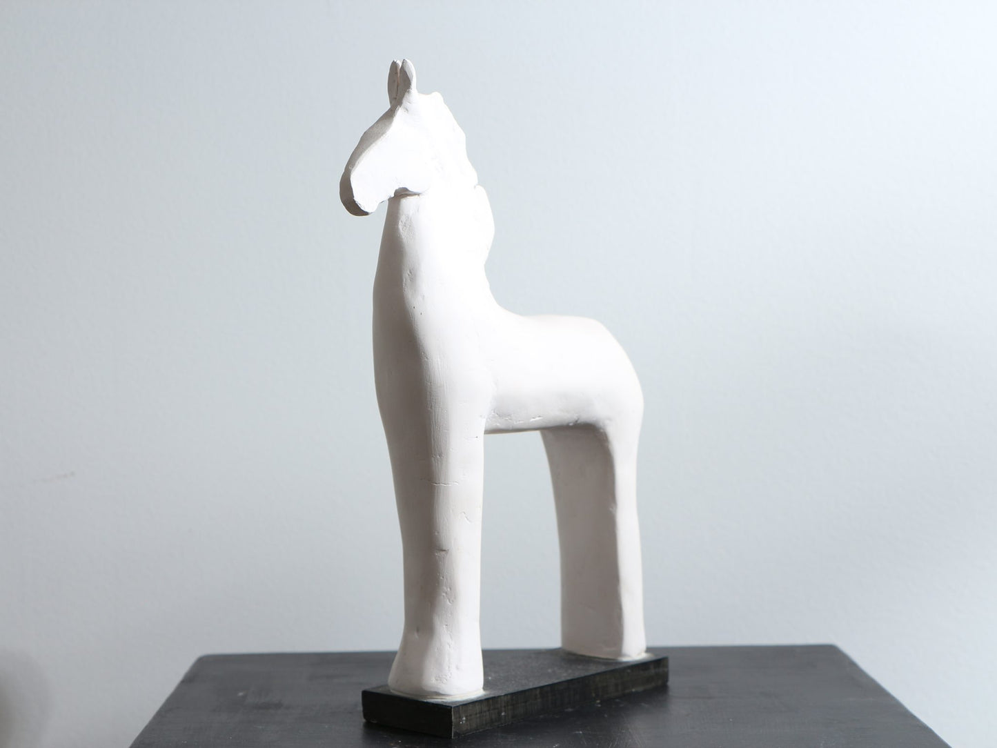 Sculpture de cheval en porcelaine