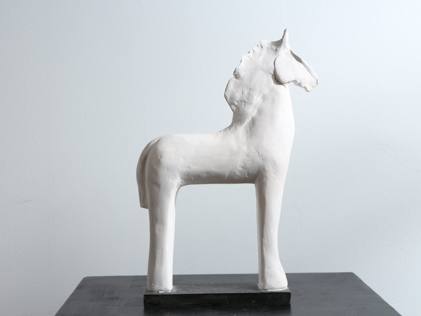Sculpture de cheval en porcelaine