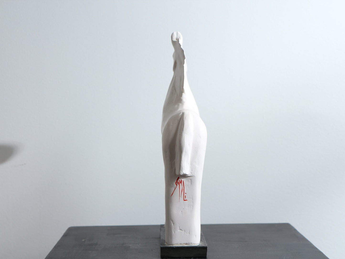 Sculpture de cheval en porcelaine