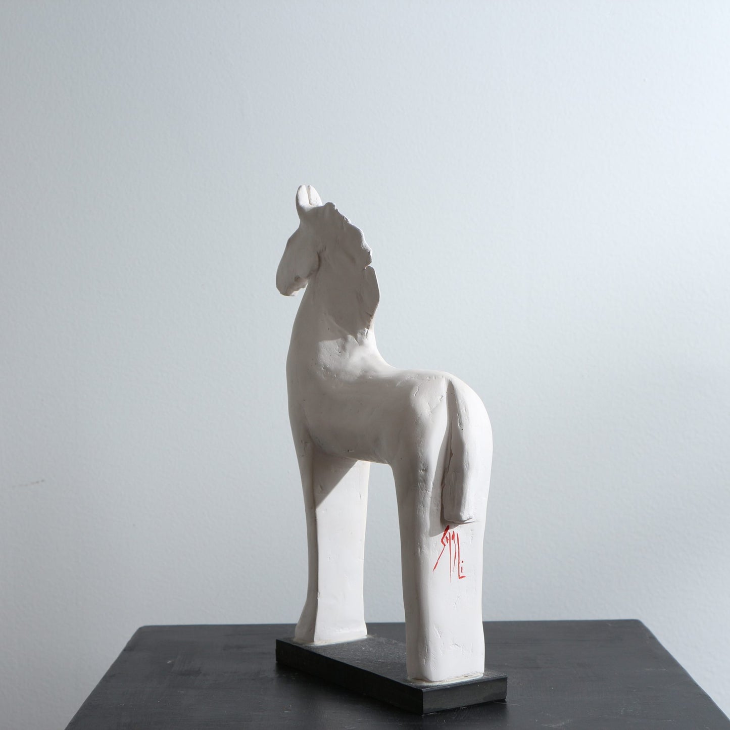 Sculpture de cheval en porcelaine